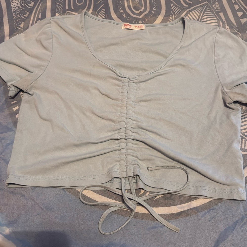 Romwe baby light cropped top
